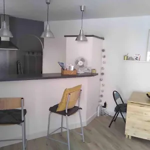 Hébergement de vacances Agreable Maison De Village 57m2 Au Coeur Du Thor, Le Thor